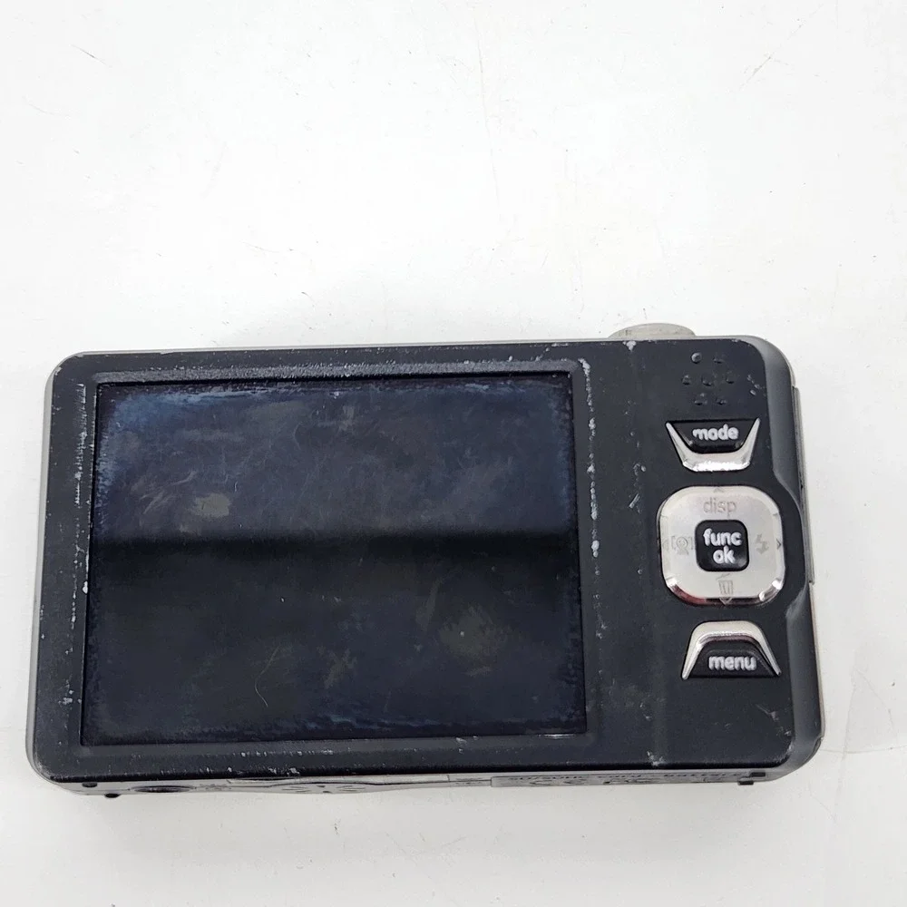 GE E1680W Digital Camera 16MP 8x Optical Zoom 3.0 LCD HD Vid Needs Lens Cleaning